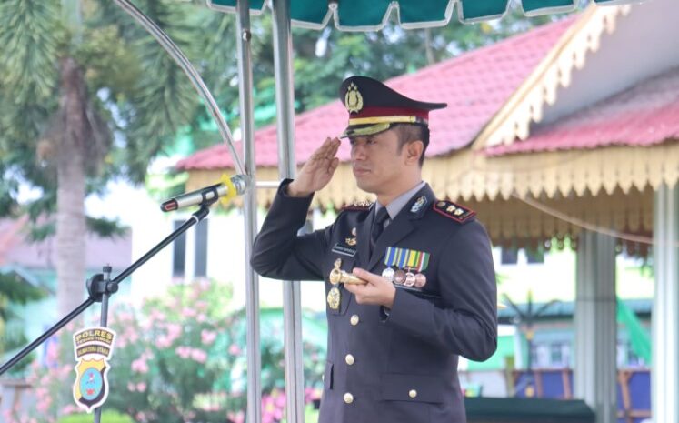  Kapolres Tebing Tinggi Pimpin Upacara Hari Bhayangkara Ke-78 di Lapangan Merdeka