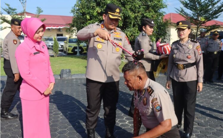  Kapolres Batubara Pimpin Upacara Kenaikan Pangkat 16 Personil