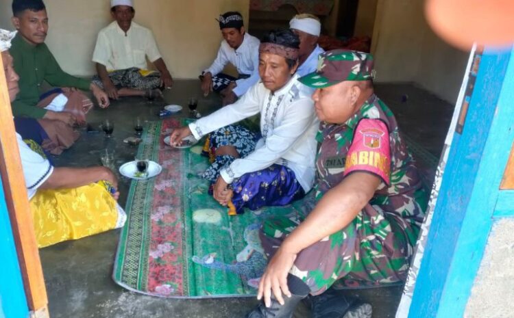  Babinsa Kodim 1311/Morowali Kawal Masyarakat Laksanakan Ibadah di Desa Tokala Atas