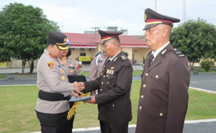  Kapolres Batubara Lepas 2 Personil Polri Yang Purna Bakti