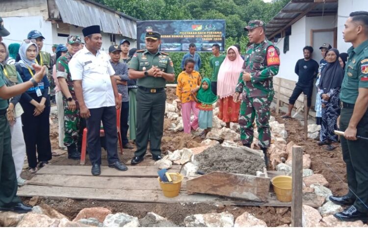  Dandim 1311/Morowali Letakan Batu Pertama Bedah RTLH di Desa Padabaho