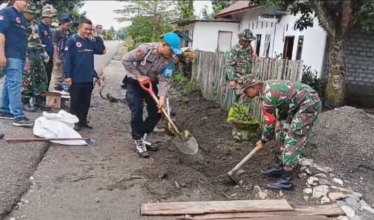 Para Babinsa Kodim 1311/Morowali Ikuti Bakti Sosial Mitigasi Bencana di Bungku Barat