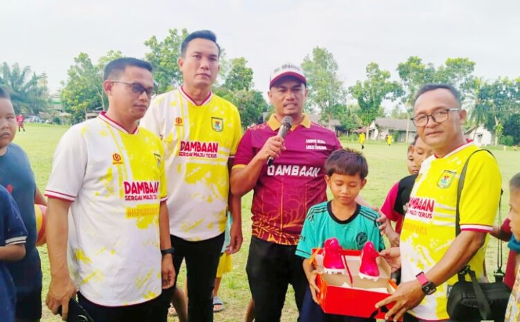  Kepedulian Panitia Turnamen Sepakbola, Pemberian Sepatu Bola Untuk Anak Yatim