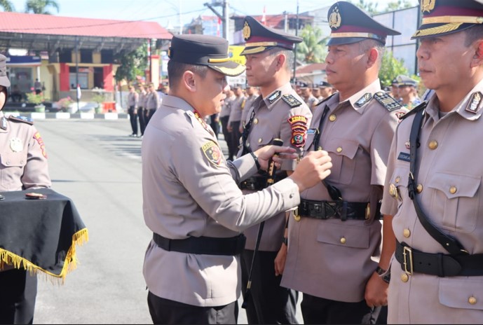  Kapolresta Deli Serdang Pimpin Serah Terima Jabatan 2 Kabag dan 5 Kapolsek