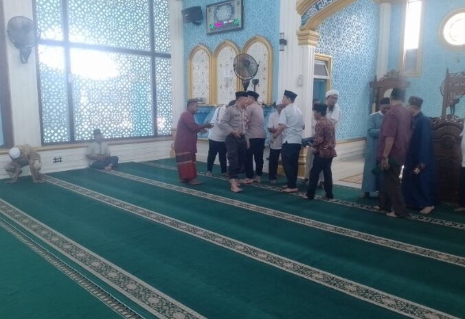  Kunjungi Masjid Raya Al-Jihad, Kapolres Sibolga Laksanakan Jumat Curhat