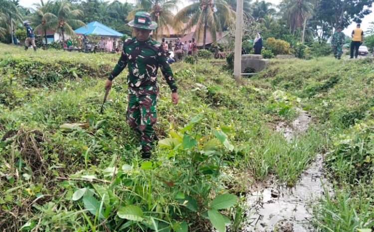  Babinsa Kodim 1311/Morowali Bersama Masyarakat Gelar Kerja Bakti di Desa Ambunu