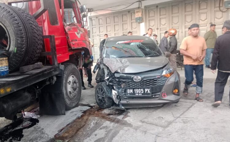  Laka Beruntun di Batubara, Truk Kontainer Kontra Mini Bus dan Sepeda Motor