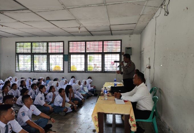  Kasat Binmas Polres Sibolga Hadiri Kegiatan Pembekalan Peserta Didik Baru di SMA Negeri 1 Sibolga