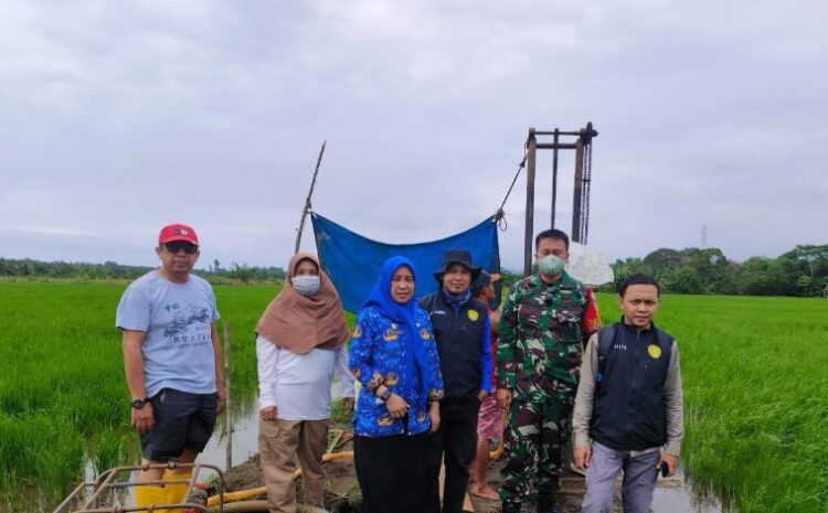 Babinsa Koramil 1311-01/Bungku Tengah Dampingi Pemasangan Sumur Bor dan Pompanisasi Sawah Tadah Hujan Desa Umpanga