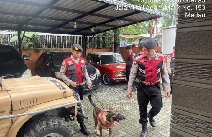  K9 Polda Sumut Sterilkan Gedung KPU dan Bawaslu