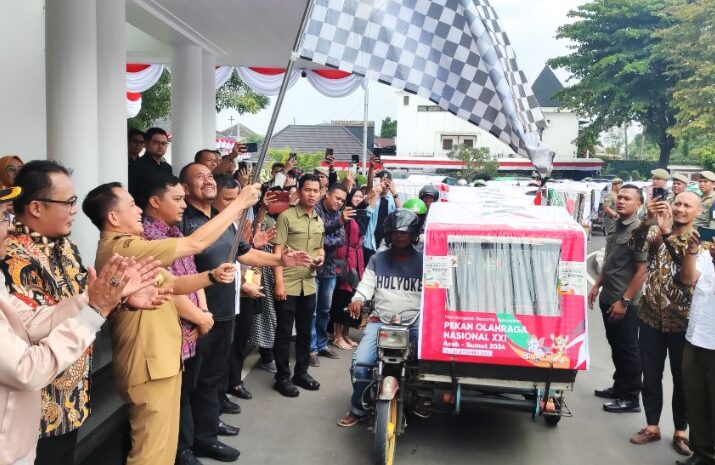  Wakil Wali Kota Medan Bersama Pj Gubernur Sumut Lepas 550 Becak Duta PON 2024