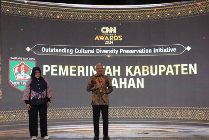  Bupati Asahan Terima Penghargaan Outstanding Cultural Diversity Preservation Initiative Tahun 2024