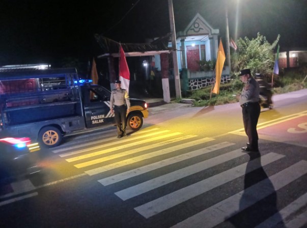  Polsek Salak Laksanakan Blue Light Patrol Cegah Kejahatan Jalanan