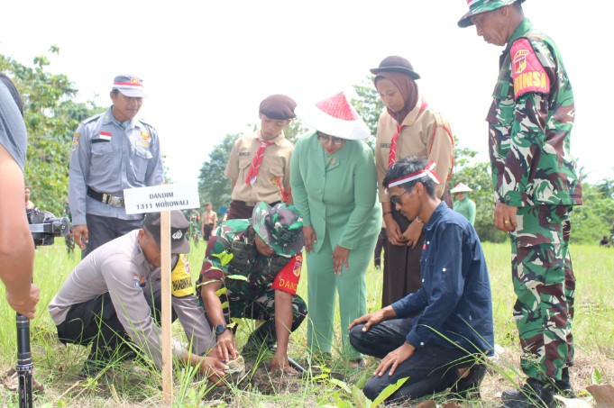  Kodim 1311/Morowali dan Forkopimda Tanam Pohon di Bendungan Karaupa