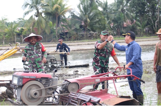  Dandim 1311/Morowali Bersama Pj Bupati tinjau Pertanian Warga Puntari Makmur