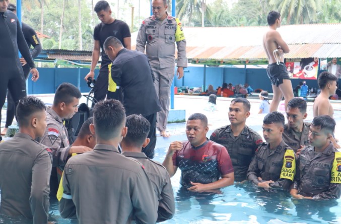  Personil Batalyon C Sat Brimob Polda Sumut Latihan Pengenalan Alat Selam dan Renang Militer