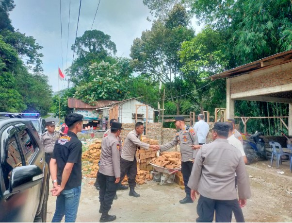  Kapolres Pakpak Bharat Bangga Ada Anggota Bhabinkamtibmas Bangun Musholla