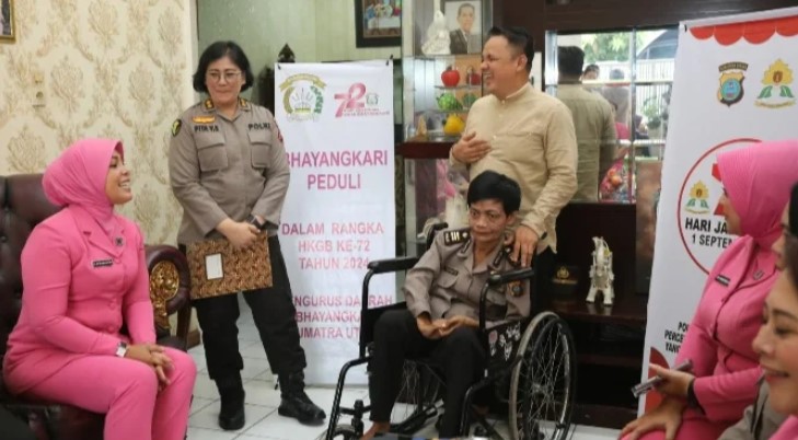  Sambut Hari Jadi Polwan Ke-76, Polwan Polda Sumut Anjangsana Ke Kediaman Polwan Purnawirawan Yang Sakit