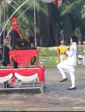  Sempat Diwarnai Gerimis, Upacara Hut Ke-79 Kemerdekaan RI di Sergai Berlangsung Lancar