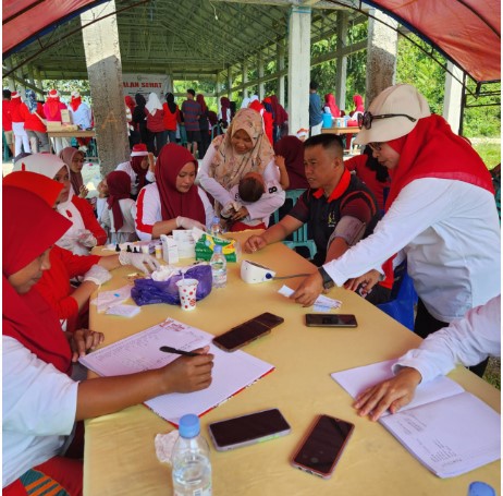  Peringati Hut Ke-79 RI, Babinsa Koramil 1311-01/Bungku Tengah Desa Larobenu Bersama Masyarakat Gelar Jalan Santai, Senam dan Pengecekan Kesehatan Gratis