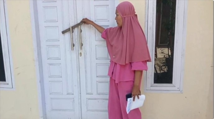  Viral di Medsos, Maling Ganjal Pintu Rumah Warga Bawa Kabur Sepedamotor