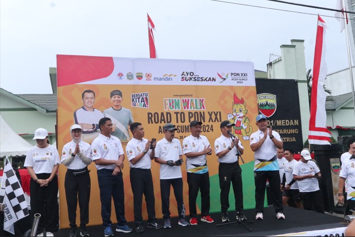  Personil Sat Brimob Polda Sumut Jalan Sehat Road To PON XXI Aceh – Sumut 2024