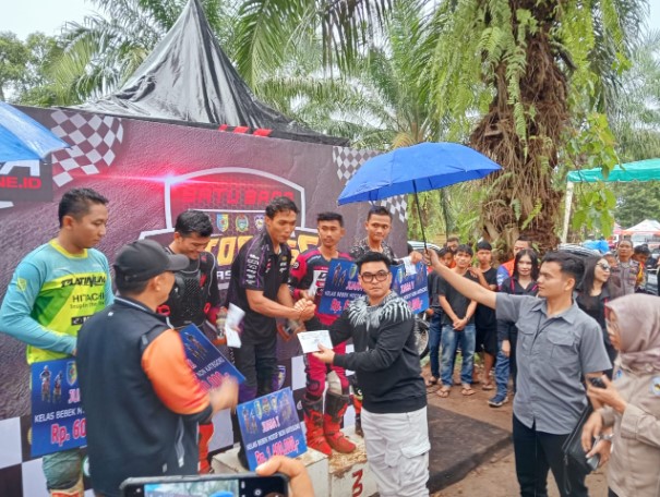  Kapolres Bersama Forkopinda Kabupaten Hadiri Pembukaan Race Kedua Kejuaraan Batubara Motorcros Dan Gasstrack 2024 Piala Bobby Nasution