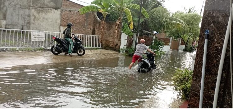  Hujan Deras, Jalan Jawa Budi Luhur Terendam Banjir