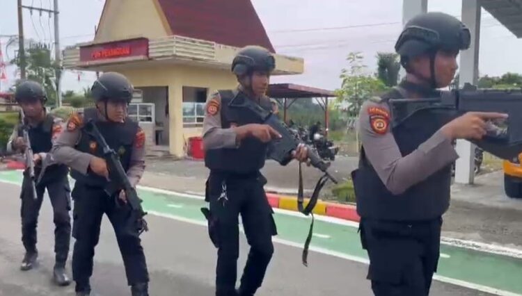  Polres Morowali Gelar Simulasi Sistem Pengamanan Markas Komando Tingkatkan Kesiapsiagaan