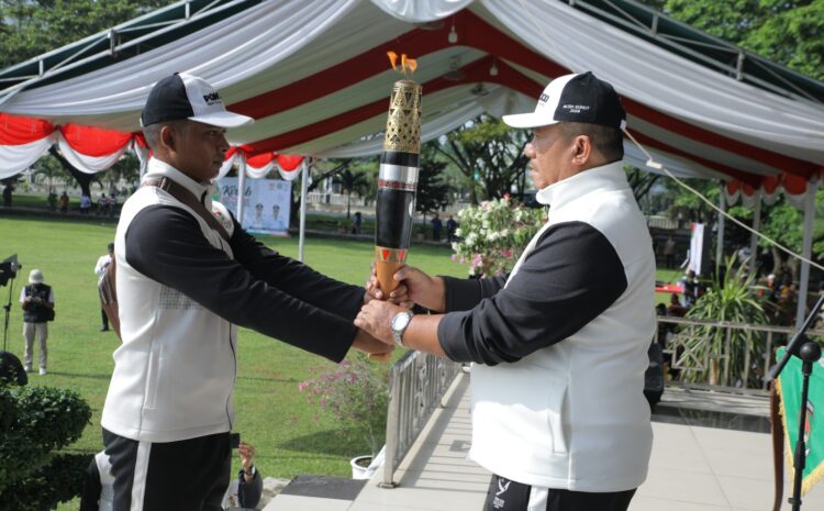  Wakil Bupati Asahan Terima Obor Api PON XXI Aceh-Sumut 2024