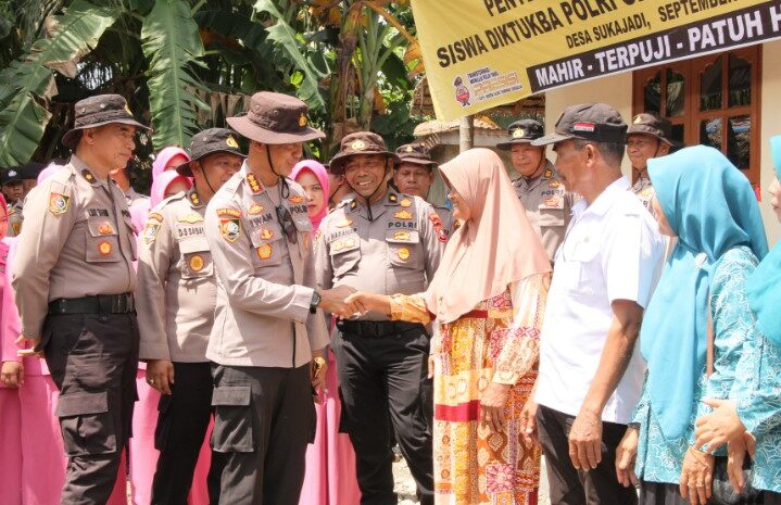  Siswa SPN Hinai Polda Sumut Bedah Rumah Orang Tua Hidup Sebatang Kara