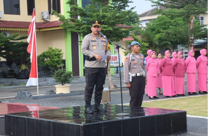  Jelang Purna Tugas, Dua Perwira Polres Batubara Naik Pangkat