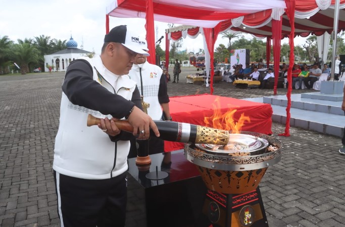  Kapolres Pimpin Upacara Kirab Api PON XXI Aceh-Sumut 2024, Disambut Meriah di Kabupaten Simalungun