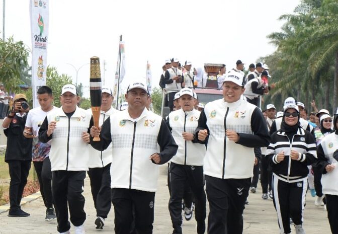  Bupati dan Wabup Bawa Kirab Api PON XXI, Ribuan Warga Sergai Antusias