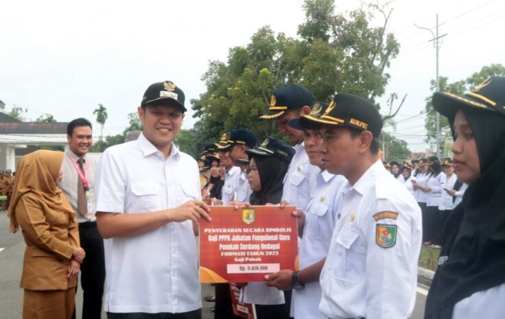  Pimpin Apel Gabungan, Bupati Sergai Dorong ASN Tingkatkan Disiplin dan Persatuan