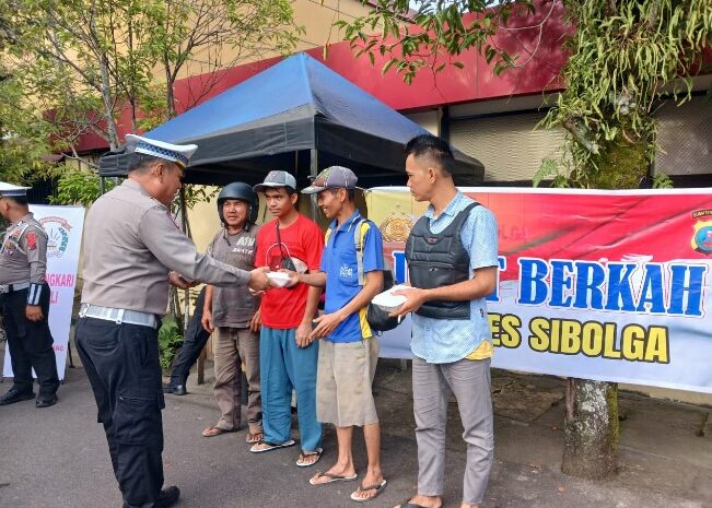  Jumat Berkah, Polres Sibolga Bagi-Bagi Nasi