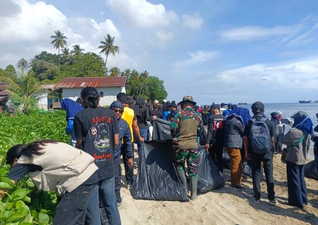  Peringati Word Clean Up Day 2024, Personil Koramil-1311/BS Bersama TNI AL, Polri dan Perusahaan di Kawasan Imip Bersihkan Sampah di Desa Fatufia