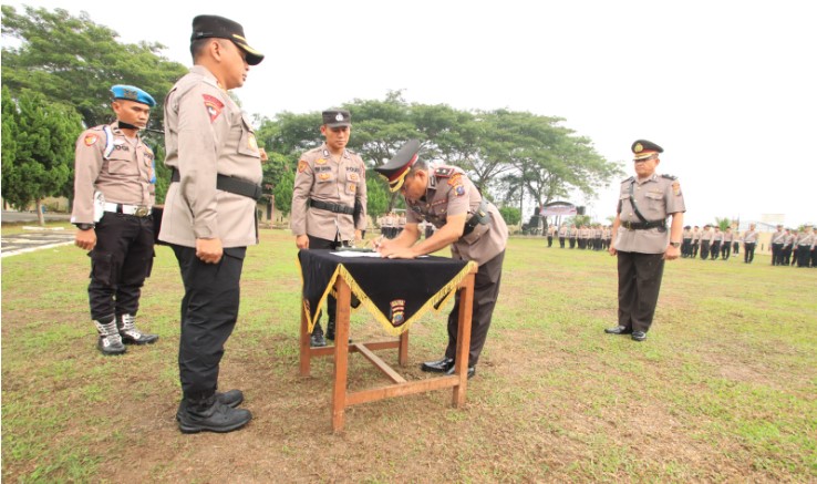  Kapolres Sergai Pimpin Sertijab Wakapolres dan Pelepasan Purna Bhakti Personil