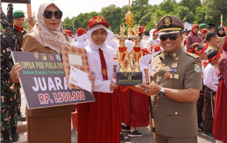  Piala dan Piagam Diserahkan Kepada Juara Lomba PBB Hut Ke-79 TNI di Morowali