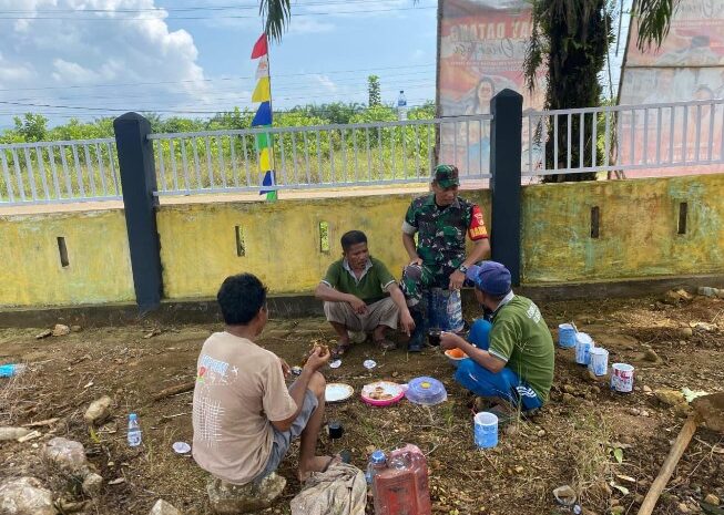  Babinsa Koramil 1311-03/Petasia Laksanakan Komsos dan Sosialisasi Pilkada Aman dan Damai di Kelurahan Bahontula