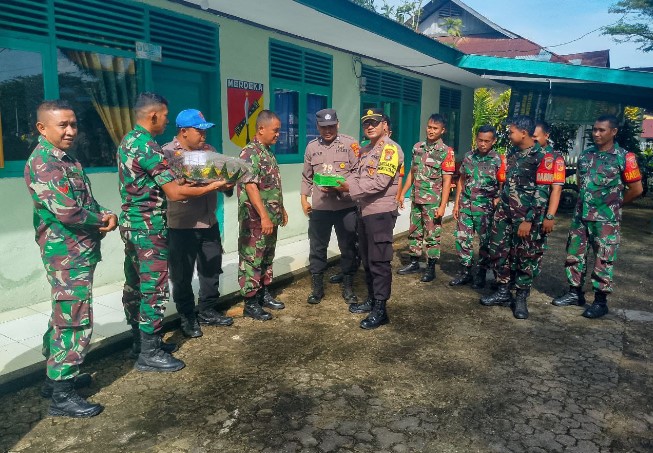  Polsek Bungku Utara Berikan Ucapan Selamat Hut TNI Ke- 79 Ke Koramil 1311-06/Bungku Utara