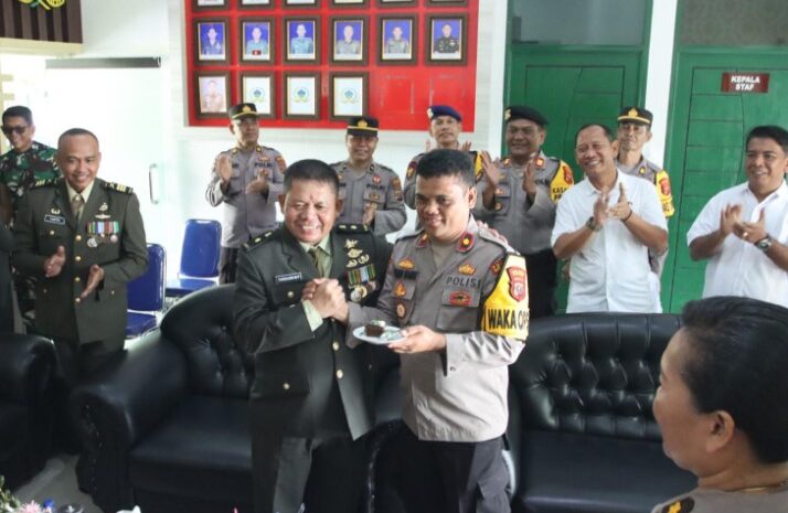  Polres Sergai Kunjungi Kodim 0204/DS dan Ucapkan Selamat Hut TNI Ke-79