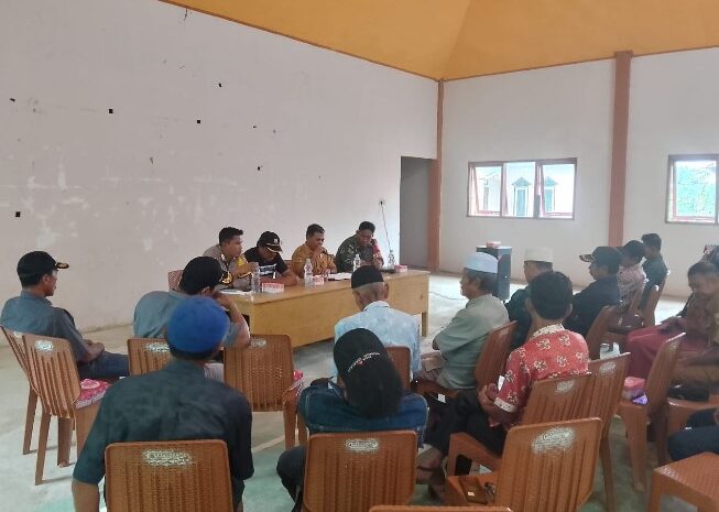  Tentukan Tapal Batas, Babinsa Koramil 1311-02/BS Serda Ihsan Hadiri Rapat Kordinasi Kades Lafeu Dengan Tokoh Masyarakat dan Tokoh Agama
