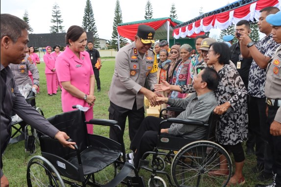  Bakti Sosial Kesehatan Polda Sumut, Kapolda Salurkan Bantuan Sosial ke Masyarakat Karo