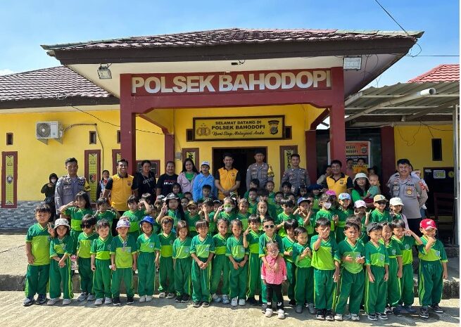  Mengenal Polri Lebih Dekat, Puluhan Anak TK Ekkelesia Sambangi Mako Polsek Bahodopi