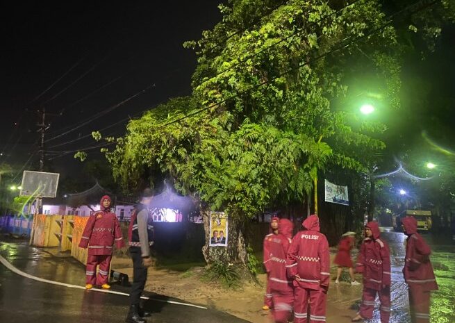  Polres Sibolga Laksanakan Patroli di Lokasi Banjir