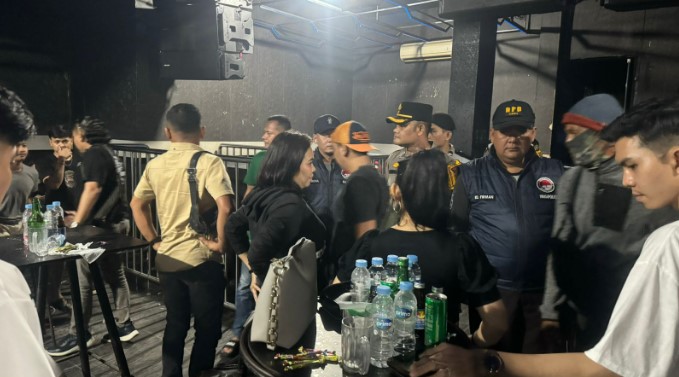  Polres Binjai Razia Gabungan Tempat Hiburan Malam New Blue Star