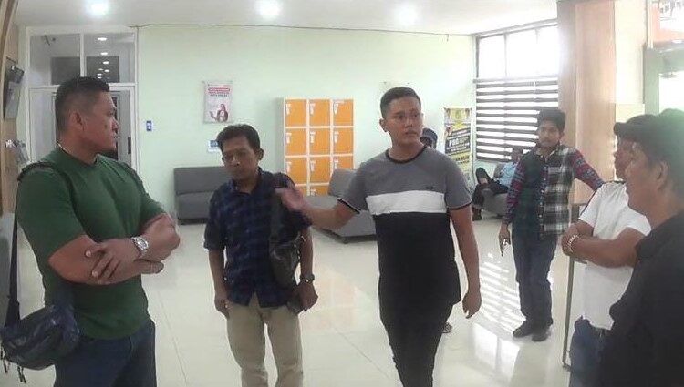  Warga dan Kontraktor Mengamuk di Kantor Dinas Perkim Medan, Pelayanan PBG Dikeluhkan