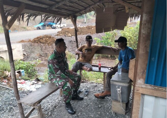  Babinsa Koramil 1311-06/Bungku Utara Tingkatkan Kemitraan TNI-Rakyat Melalui Anjangsana dan Silaturahmi di Desa Posangke