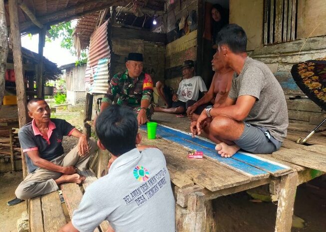  Babinsa Kodim 1311/Morowali Laksanakan Anjangsana dan Silaturahmi di Desa Kolo Bawah